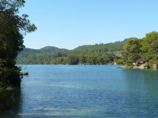 vue sur le lac d'esparron